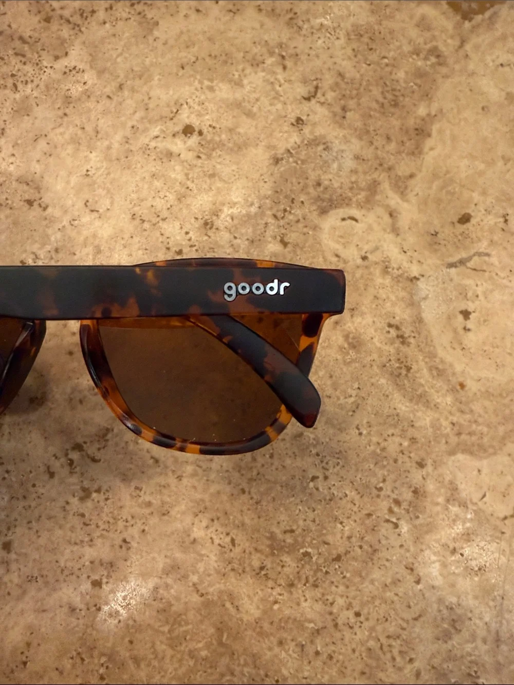 Goodr men’s lightweight tortoiseshell Basset Hound Dreams sunglasses, LIKE NEW